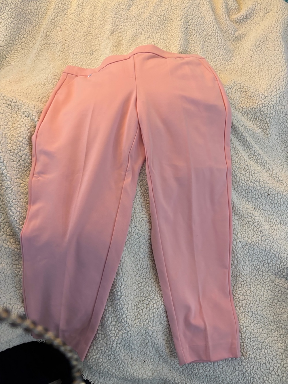 Tailored Cropped Women's Pants in Soft Pink